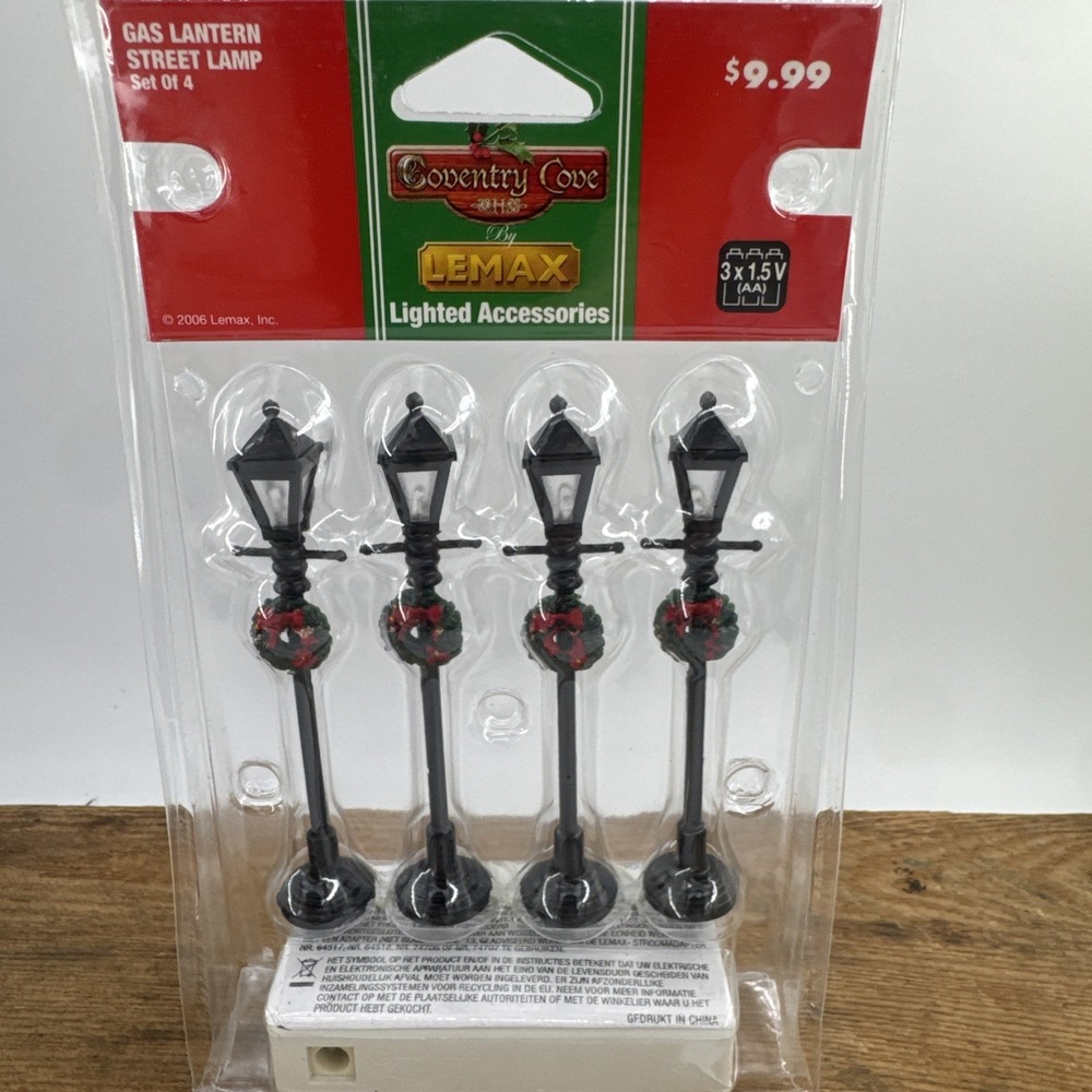 Lemax Village Gas Lantern Street Lamp Set 4 Christmas Village Accessory 2006 NEW